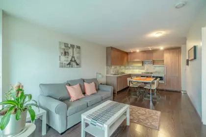 Kitchen Photo of 1915 13750 100 Avenue, Surrey, BC