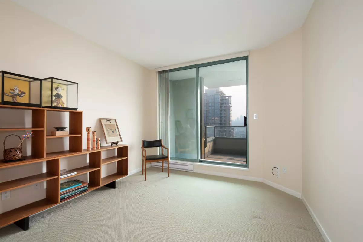 Entry Foyer Photo of 2402 4398 Buchanan Street, Burnaby, BC
