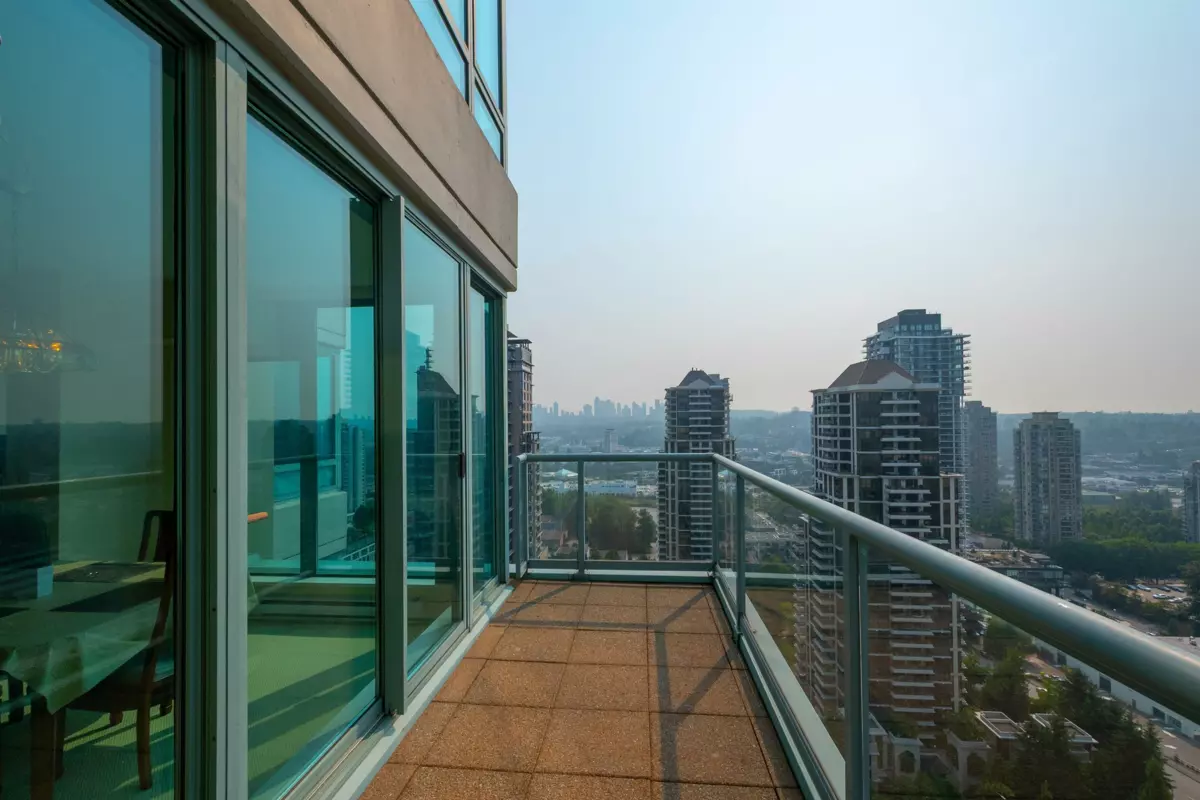 Front Yard Photo of 2402 4398 Buchanan Street, Burnaby, BC