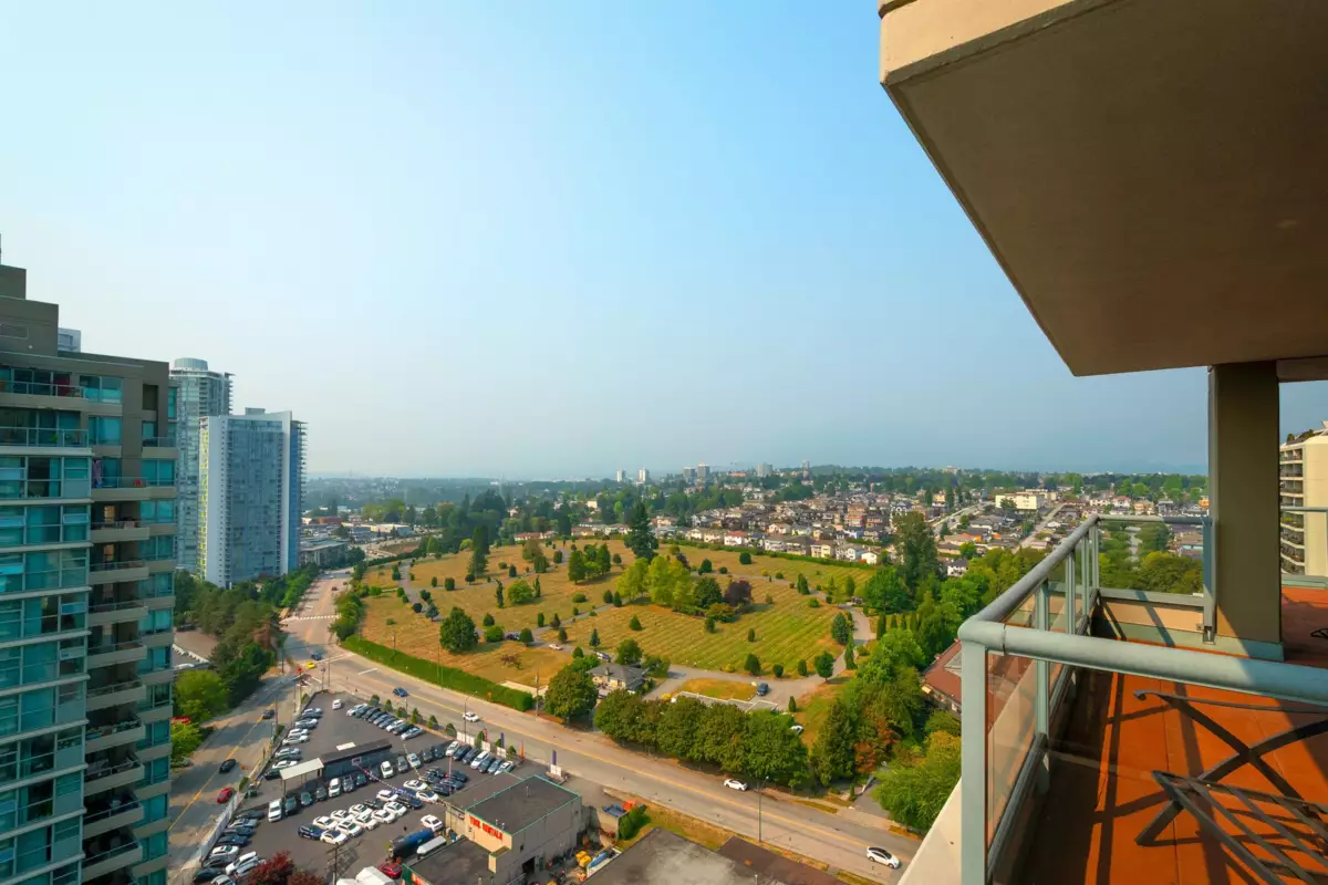 Hot Tub / Spa Photo of 2402 4398 Buchanan Street, Burnaby, BC