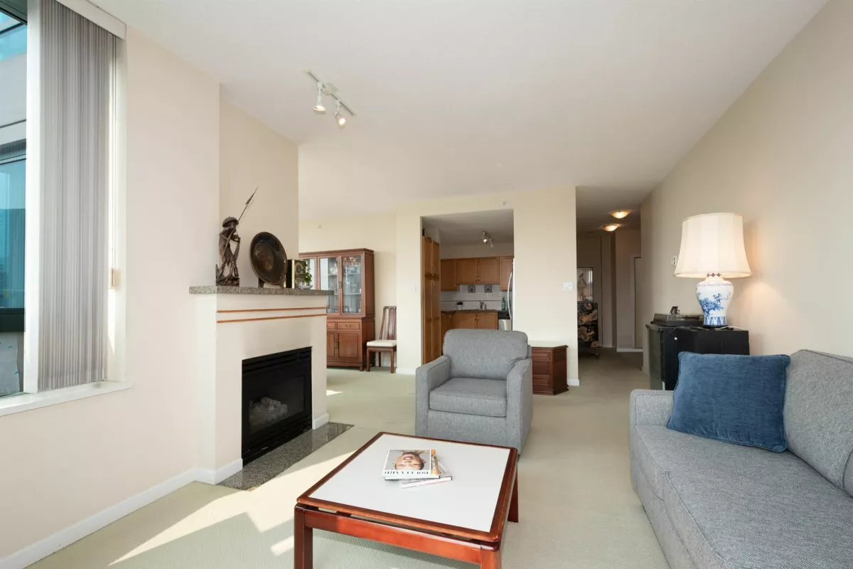 Kitchen Island Photo of 2402 4398 Buchanan Street, Burnaby, BC