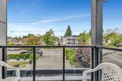 Entry Foyer Photo of 9248 124 Street, Surrey, BC