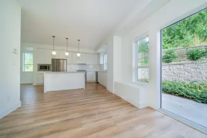 Primary Bathroom Photo of 81 16561 17a Avenue, Surrey, BC