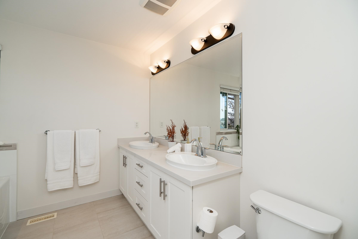 Guest Bathroom Photo of 3381 Watkins Avenue, Coquitlam, BC