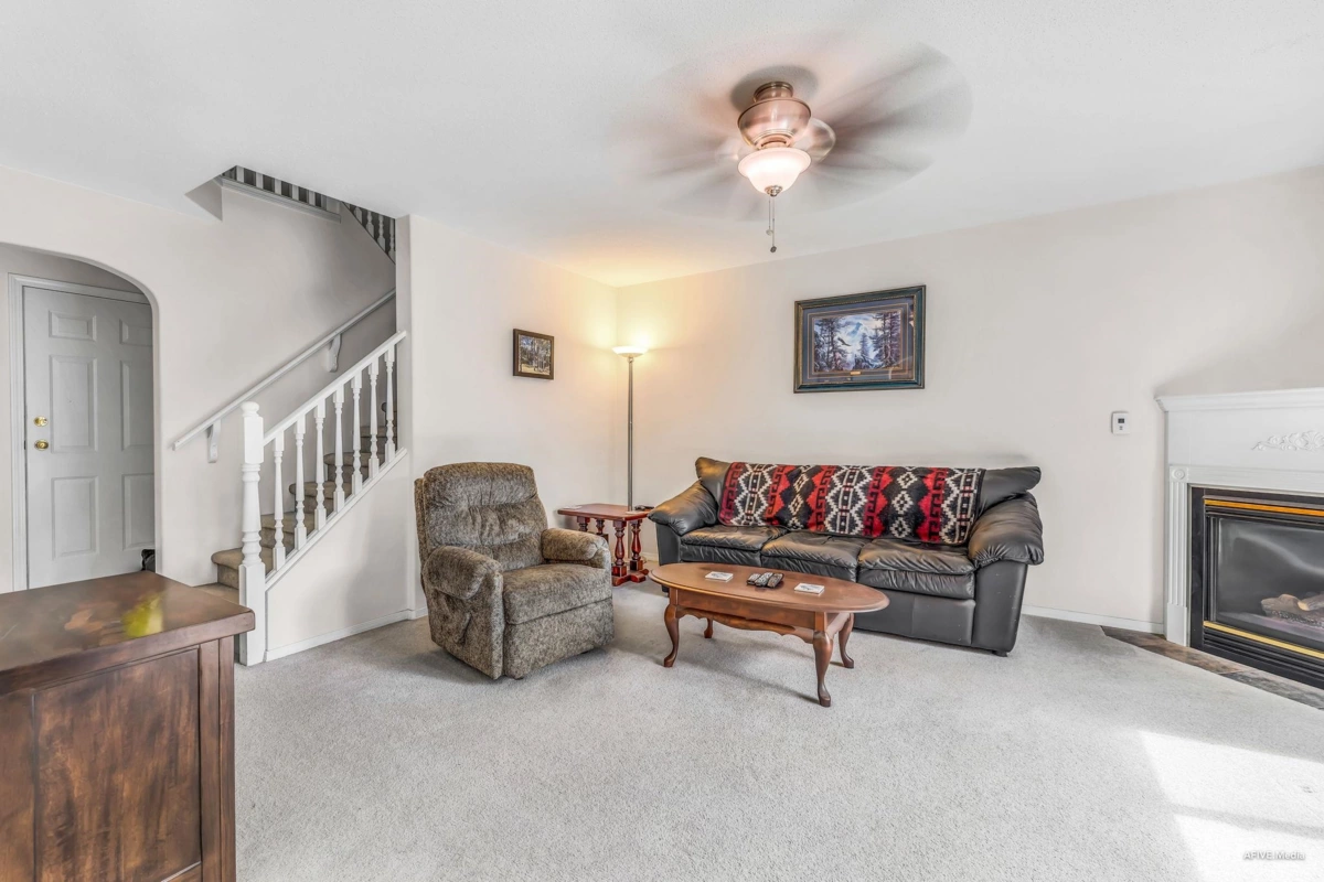 Family Room Photo of 101 46360 Valleyview Road, Chilliwack, BC