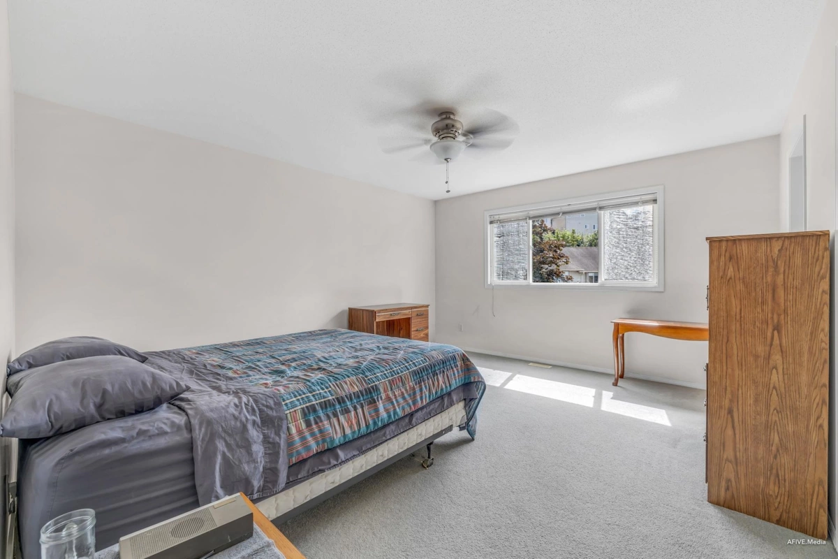 Kitchen Island Photo of 101 46360 Valleyview Road, Chilliwack, BC