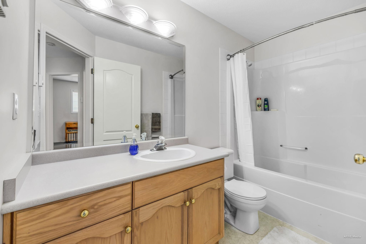 Kitchen Photo of 101 46360 Valleyview Road, Chilliwack, BC