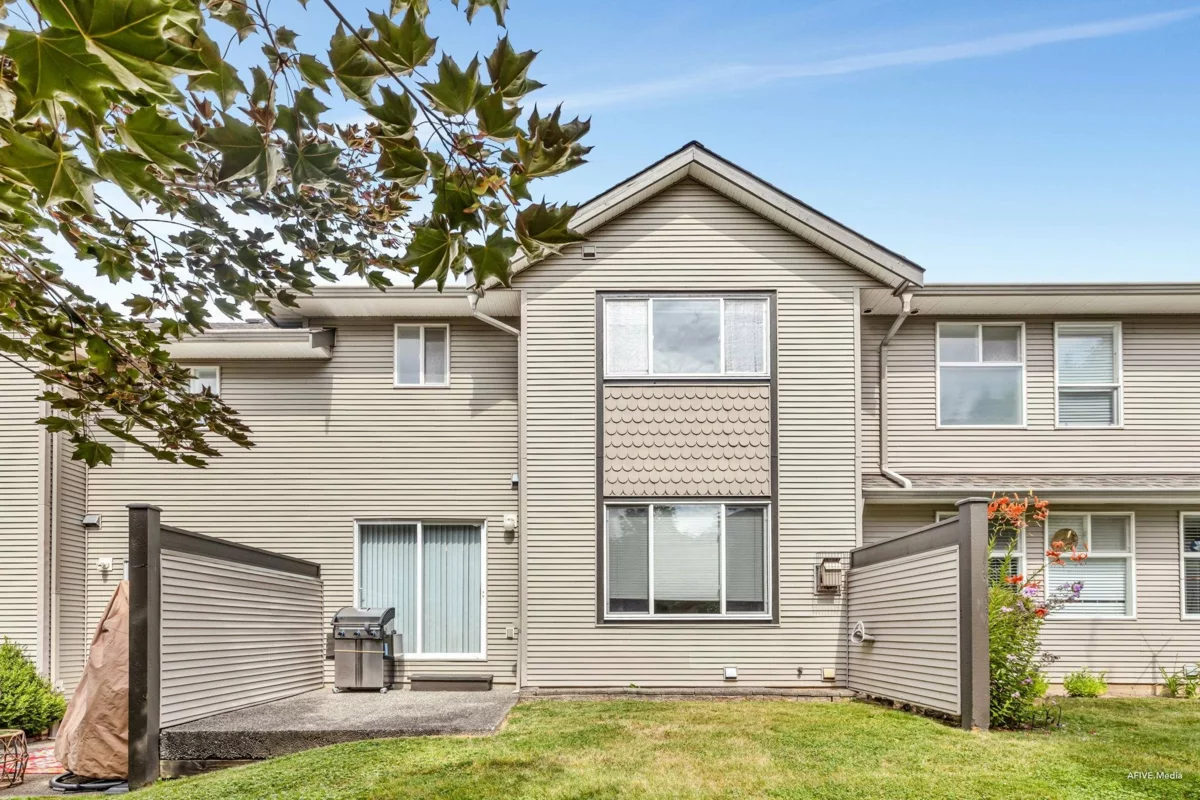 Primary Bedroom Photo of 101 46360 Valleyview Road, Chilliwack, BC