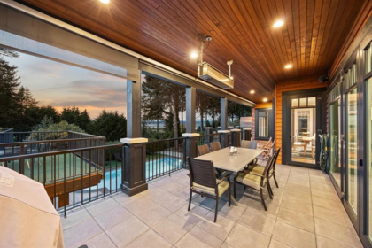 Kitchen Island Photo of 2737 Crescent Drive, Surrey, BC