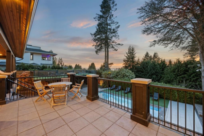 Kitchen Photo of 2737 Crescent Drive, Surrey, BC