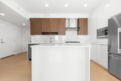 404 7683 Park Crescent, Burnaby, BC, Burnaby — Apartment/Condo for sale