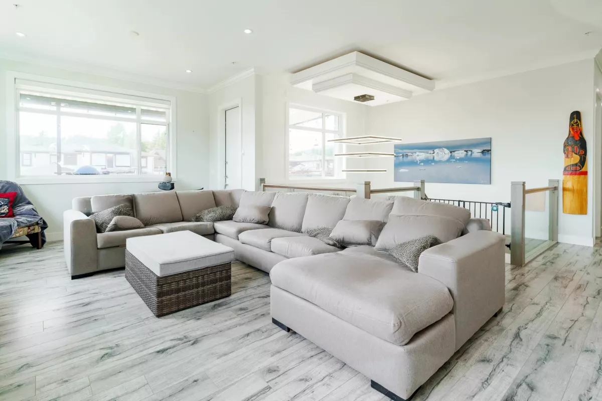 Kitchen Island Photo of 35257 Ewert Avenue, Mission, BC