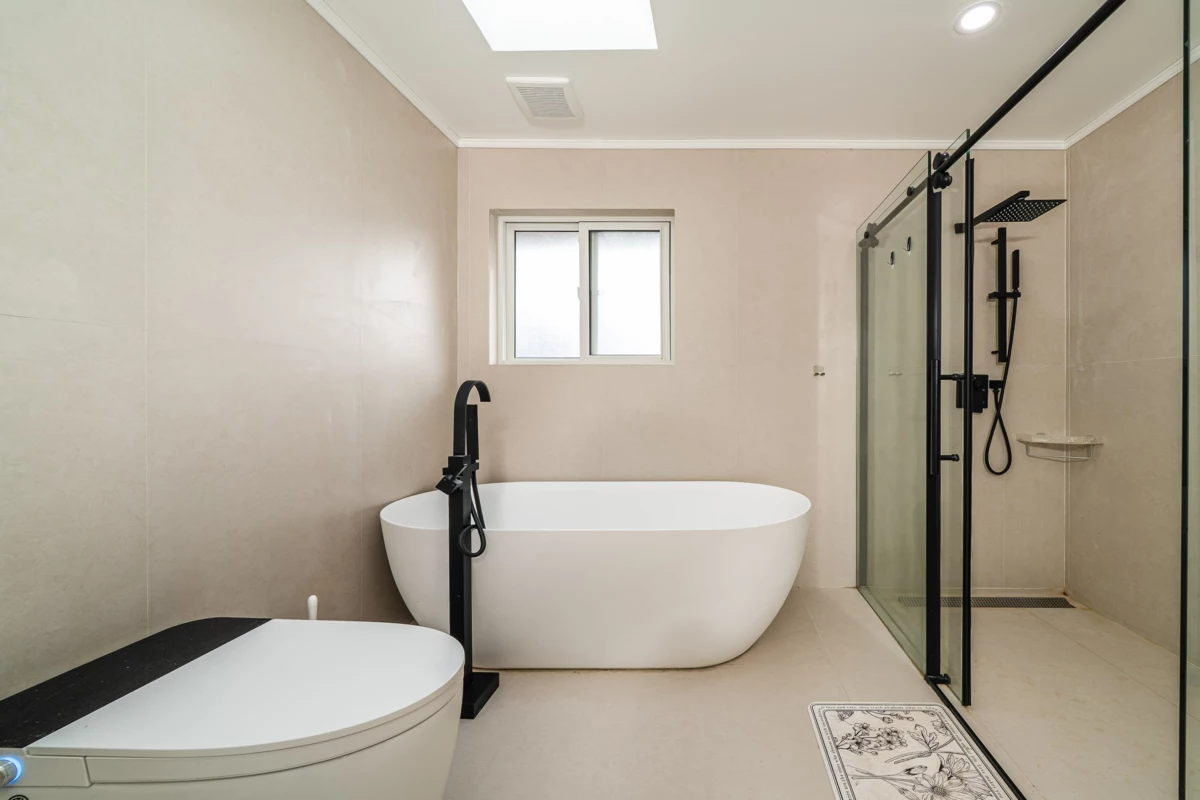 Hallway Photo of 5180 Chetwynd Avenue, Richmond, BC