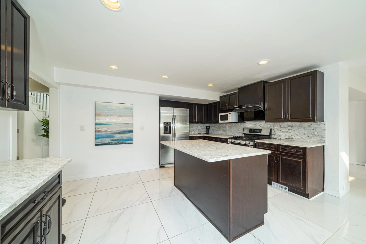 Walk-In Closet Photo of 5180 Chetwynd Avenue, Richmond, BC