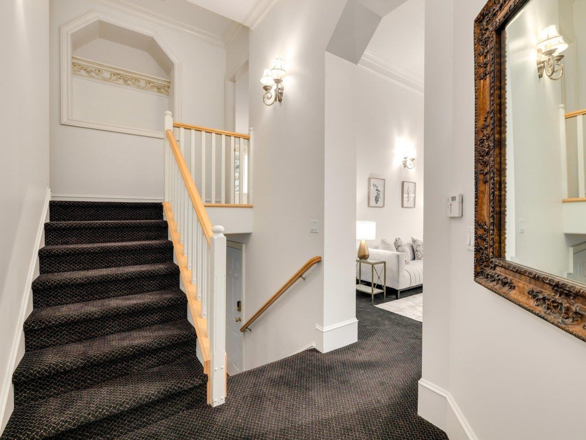 Mudroom Photo of 3505 Morgan Creek Way, Surrey, BC