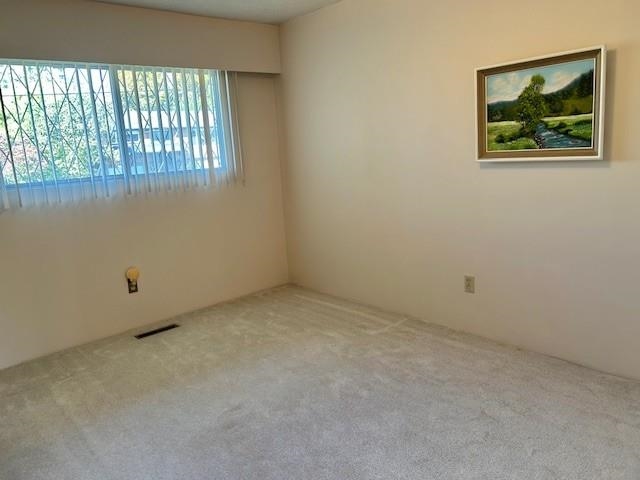 Basement Recreation Room Photo of 1518 Parker Place, White Rock, BC