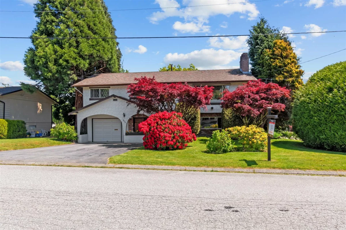 Family Room Photo of 1518 Parker Place, White Rock, BC