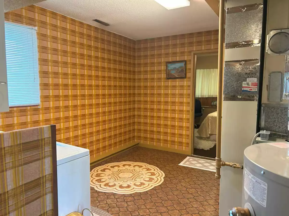 Hallway Photo of 1518 Parker Place, White Rock, BC