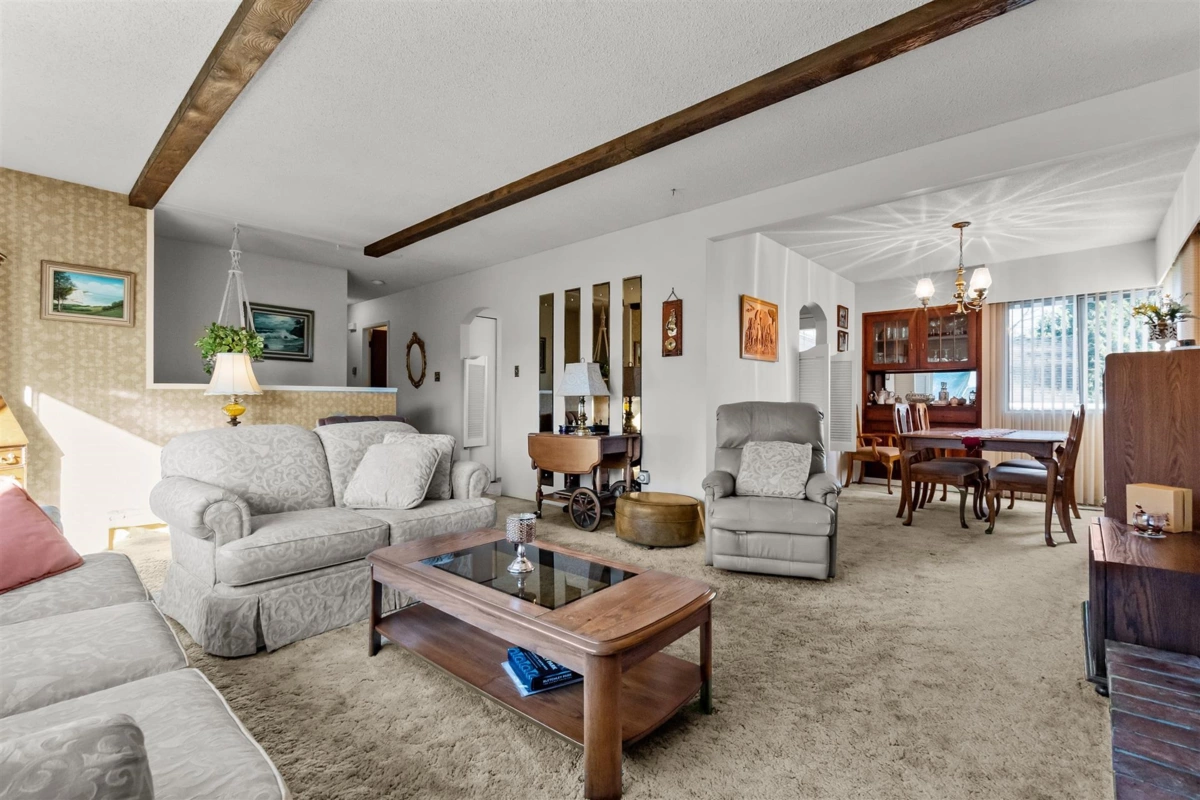 Pantry Photo of 1518 Parker Place, White Rock, BC