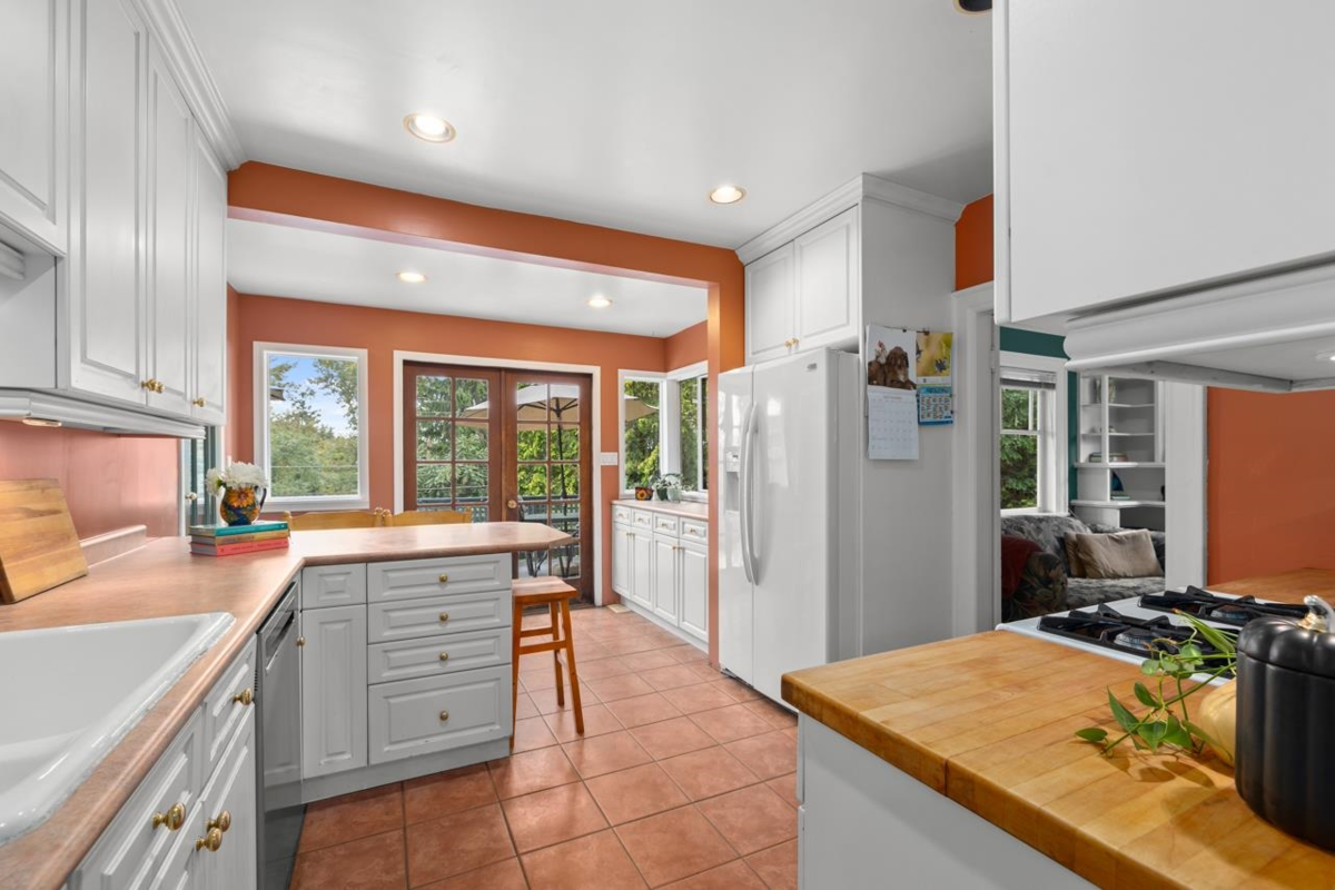 Bedroom 2 Photo of 723 E 4th Street, North Vancouver, BC