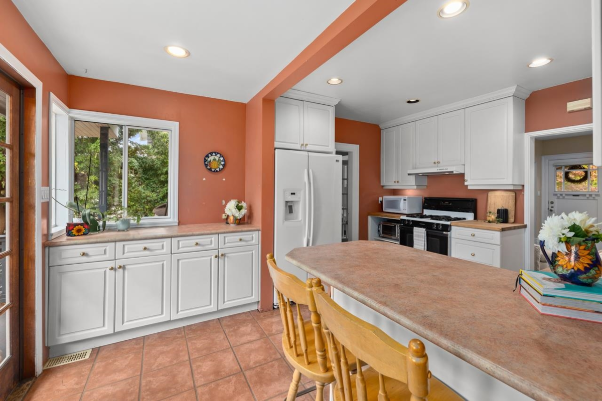 Bedroom 4 Photo of 723 E 4th Street, North Vancouver, BC