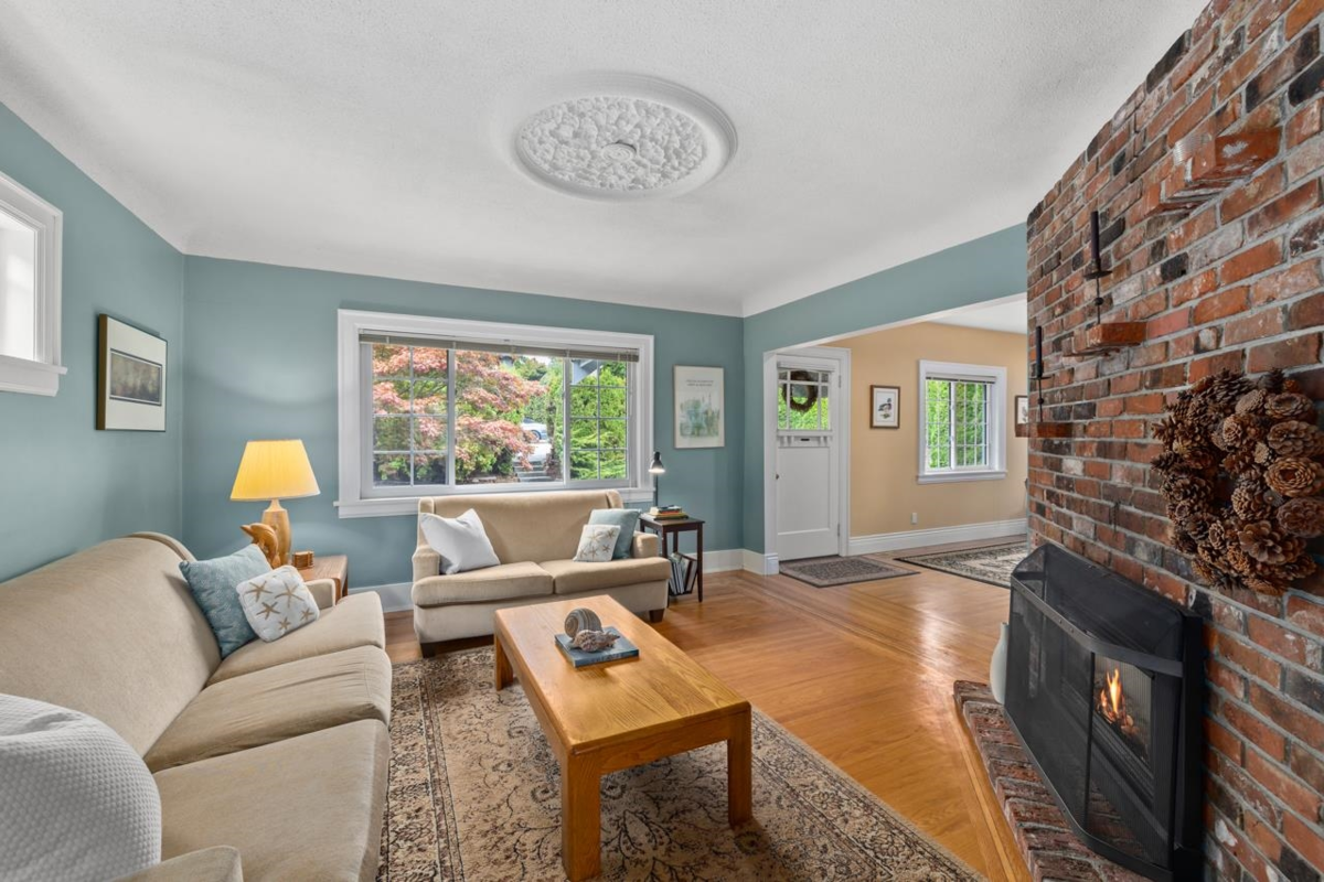 Dining Area Photo of 723 E 4th Street, North Vancouver, BC