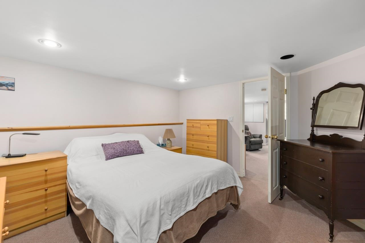 Front Yard Photo of 723 E 4th Street, North Vancouver, BC