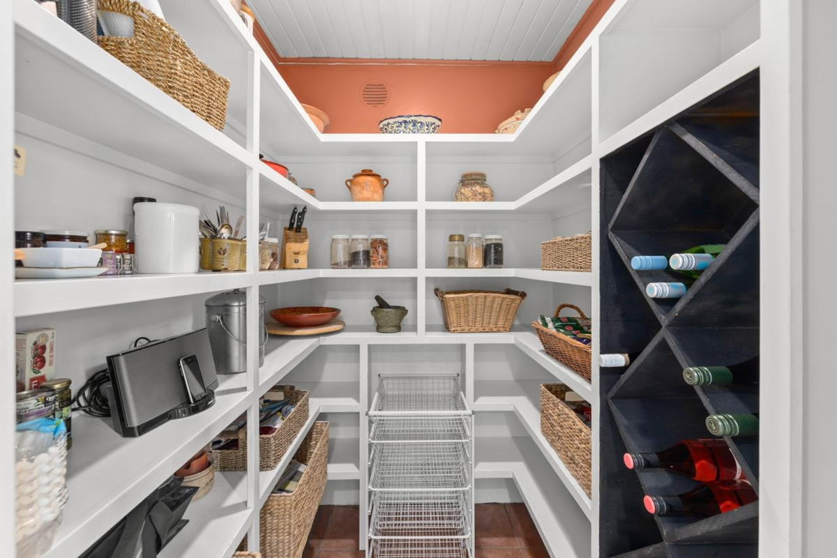 Guest Bathroom Photo of 723 E 4th Street, North Vancouver, BC