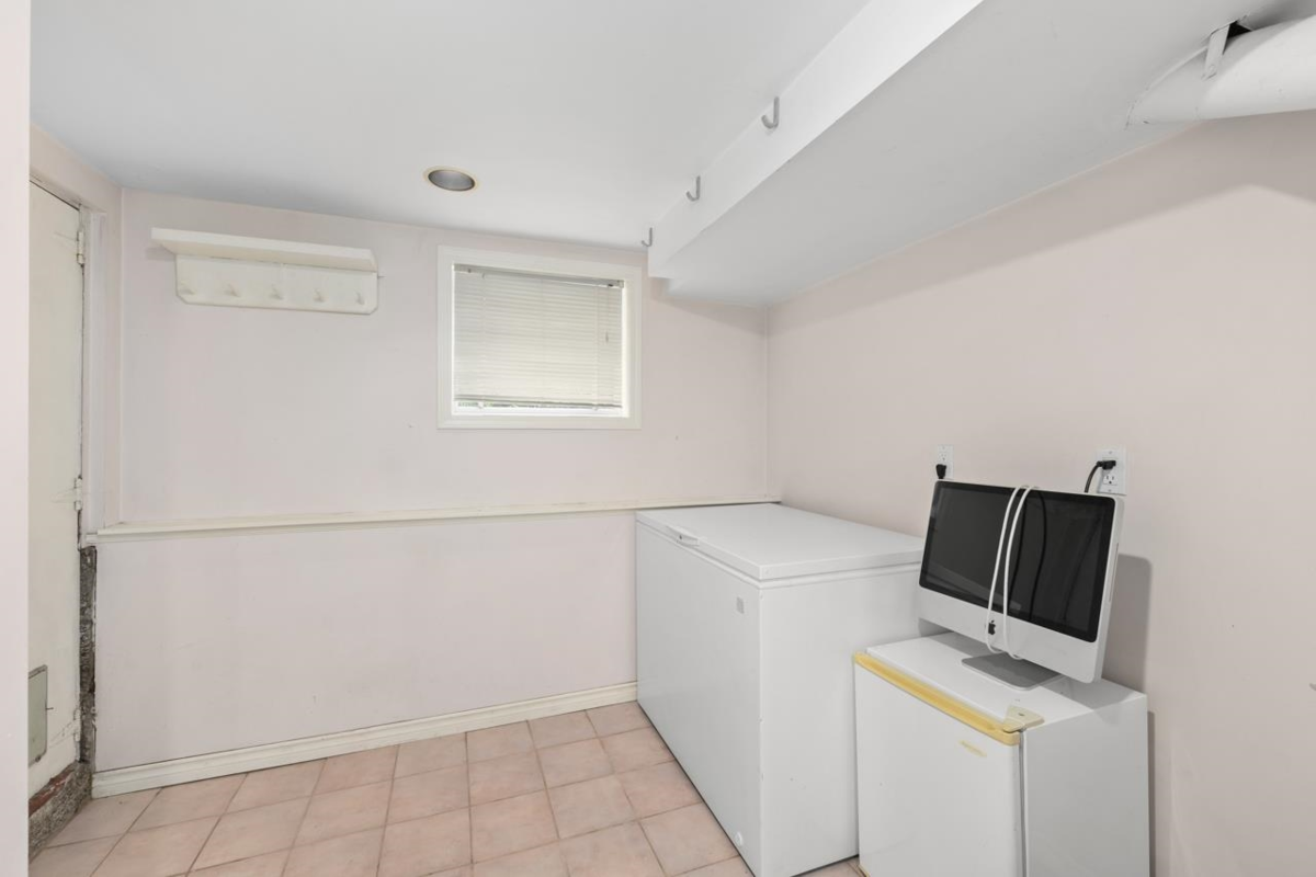 Hot Tub / Spa Photo of 723 E 4th Street, North Vancouver, BC