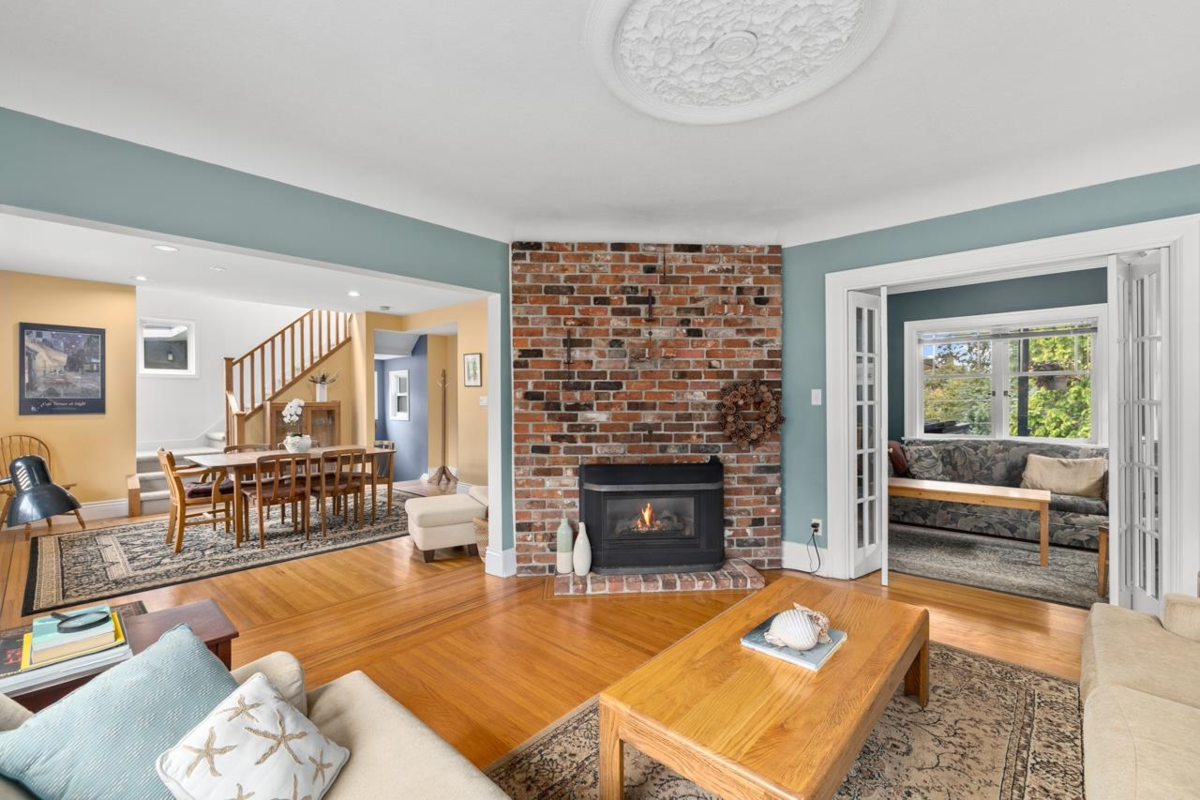 Kitchen Photo of 723 E 4th Street, North Vancouver, BC
