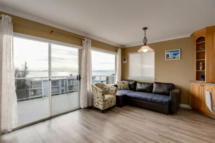 Mudroom Photo of 15173 Royal Avenue, White Rock, BC