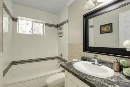 Powder Room Photo of 15173 Royal Avenue, White Rock, BC