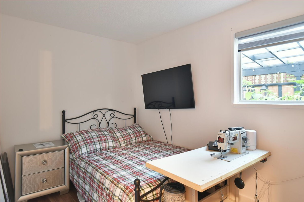 Entry Foyer Photo of 4362 Marble Road, Sechelt, BC