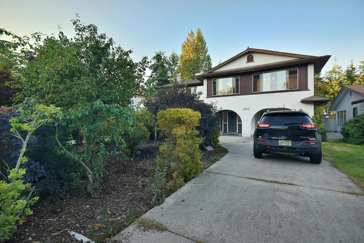 Hallway Photo of 4362 Marble Road, Sechelt, BC