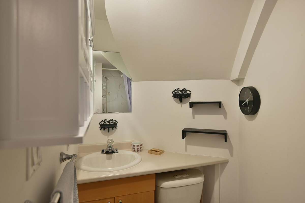 Laundry Room Photo of 4362 Marble Road, Sechelt, BC