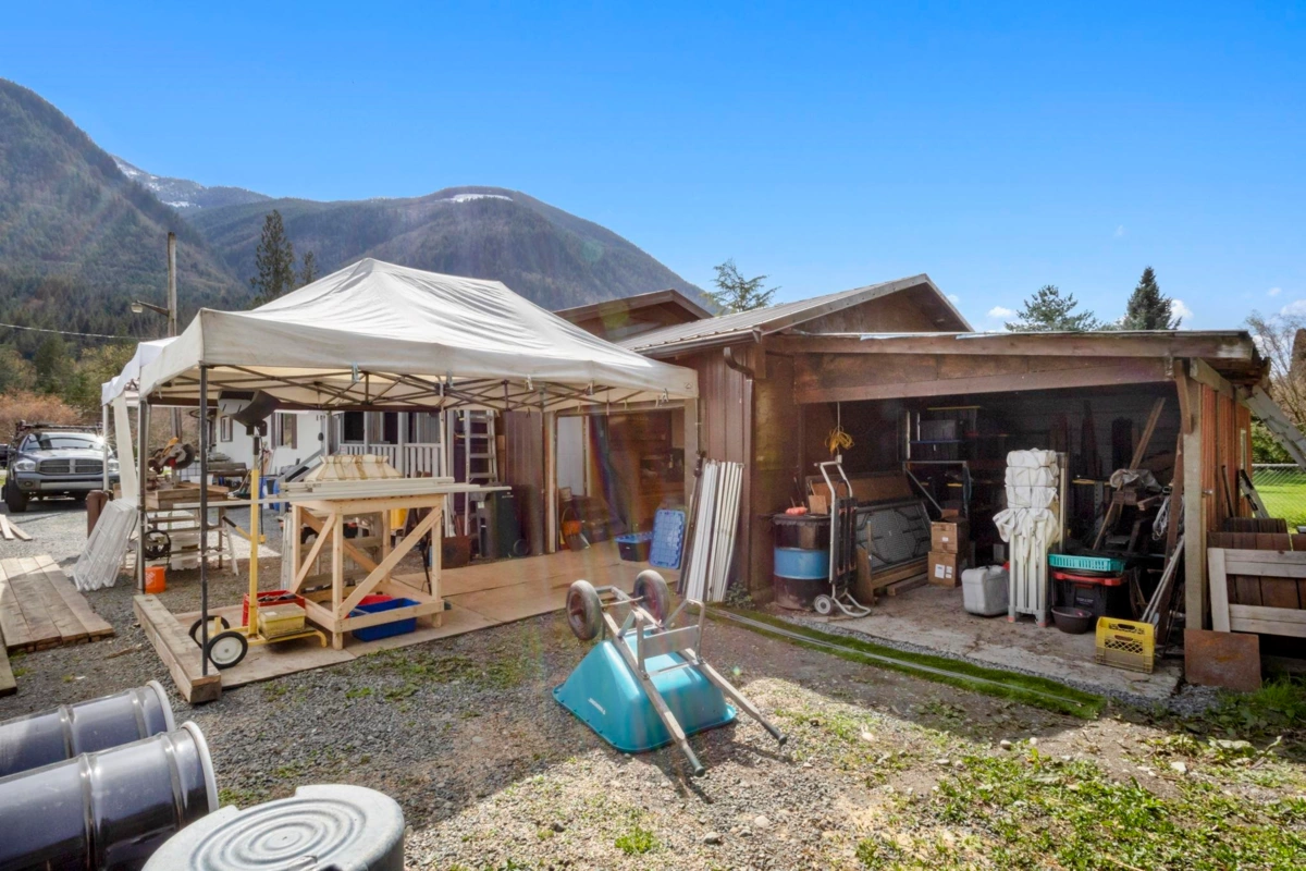 Entry Foyer Photo of 49187 Bell Acres Road, Sardis - Chwk River Valley, BC