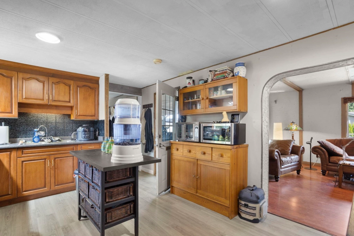 Kitchen Island Photo of 49187 Bell Acres Road, Sardis - Chwk River Valley, BC