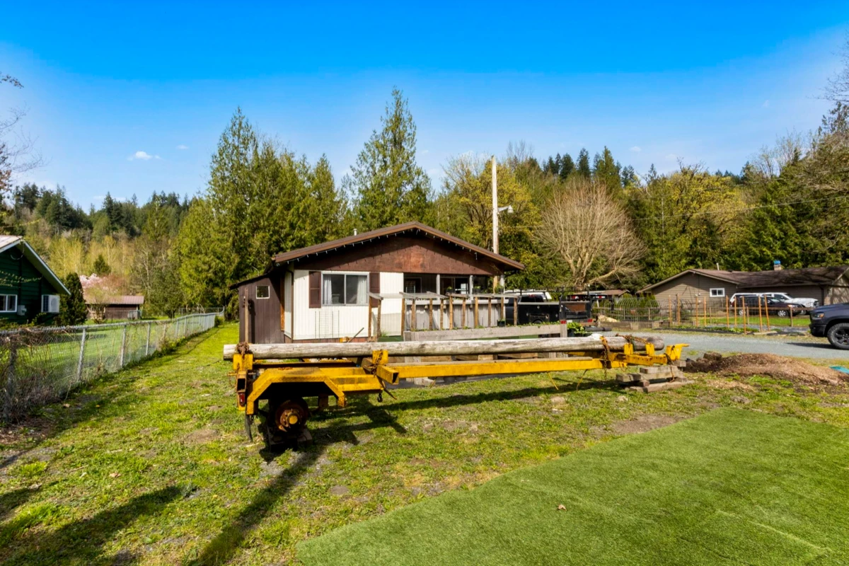 Living Room Photo of 49187 Bell Acres Road, Sardis - Chwk River Valley, BC