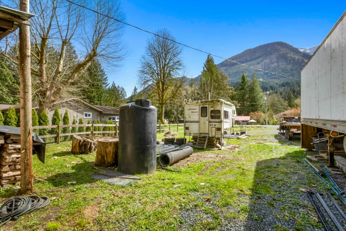 Staircase Photo of 49187 Bell Acres Road, Sardis - Chwk River Valley, BC