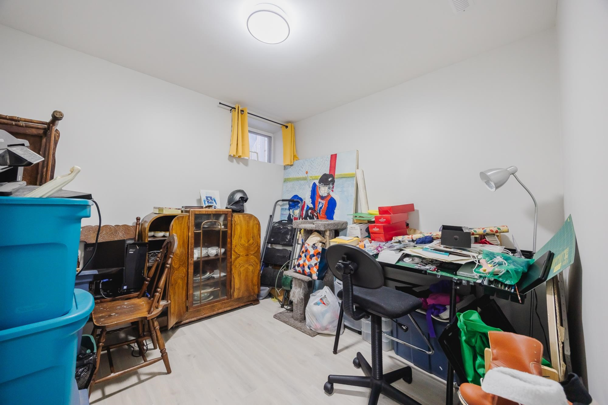 Swimming Pool Photo of 8077 169 Street, Surrey, BC