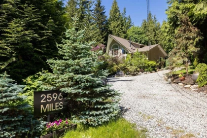 Entry Foyer Photo of 2596 Miles Road, Roberts Creek, BC