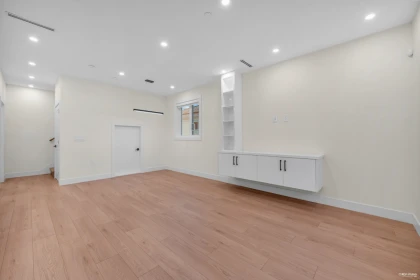 1 3090 Vanness Avenue, Vancouver, BC, Vancouver — Half Duplex for sale