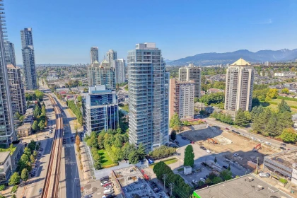 2406 4400 Buchanan Street, Burnaby, BC, Burnaby — Apartment/Condo for sale