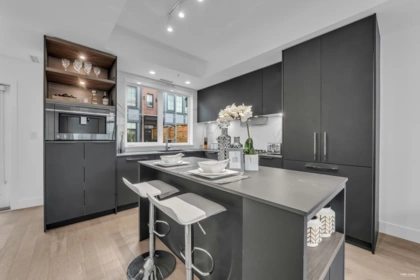 Kitchen Island Photo of 118 2070 Curling Road, North Vancouver, BC