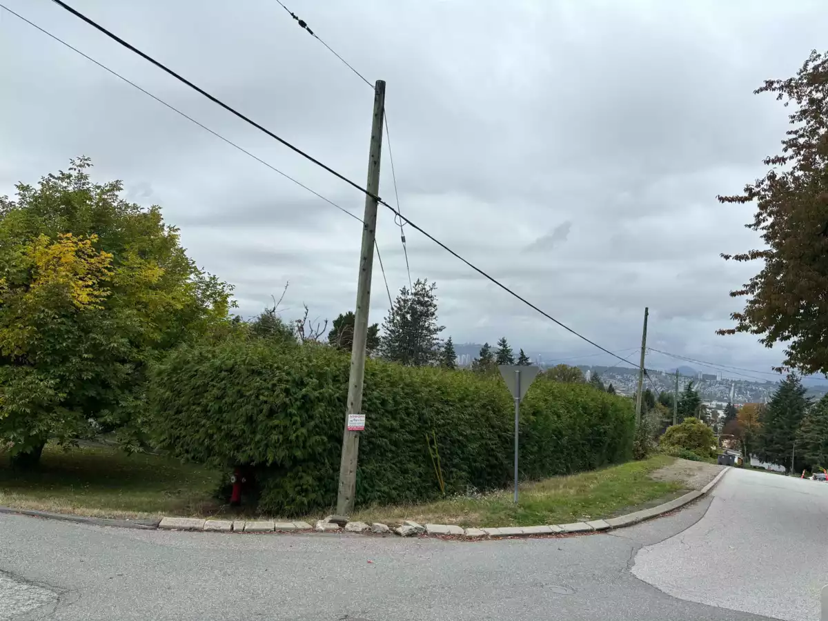 Dining Area Photo of 12995 110 Avenue, Surrey, BC