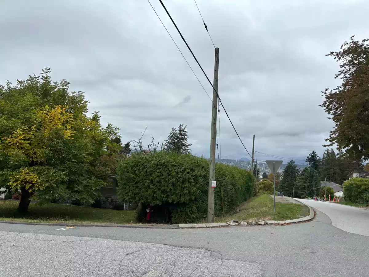 Family Room Photo of 12995 110 Avenue, Surrey, BC