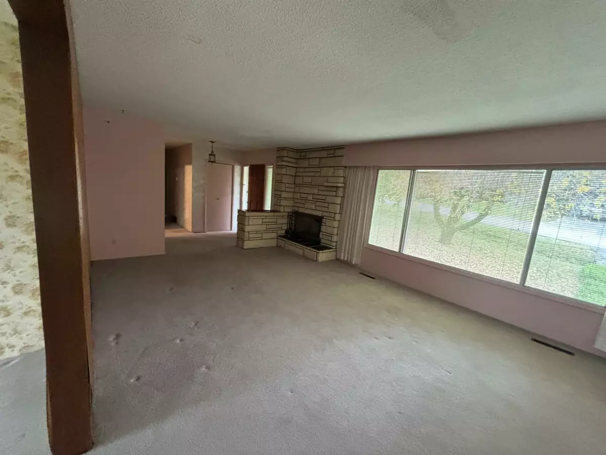 Kitchen Island Photo of 12995 110 Avenue, Surrey, BC