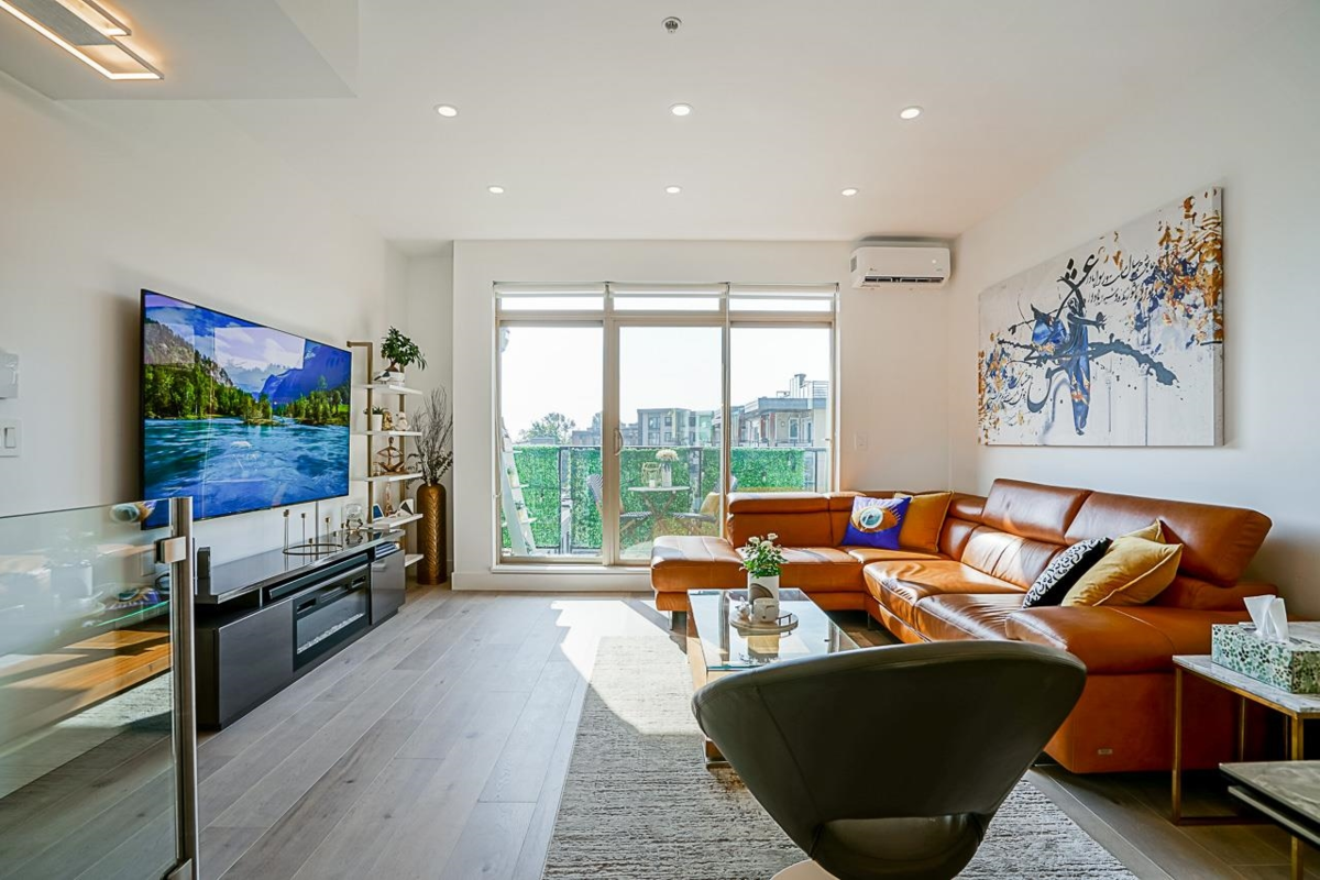 Exterior Front Photo of 76 728 W 14th Street, North Vancouver, BC