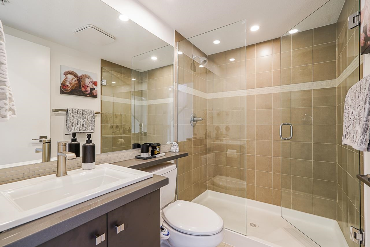 Front Yard Photo of 76 728 W 14th Street, North Vancouver, BC