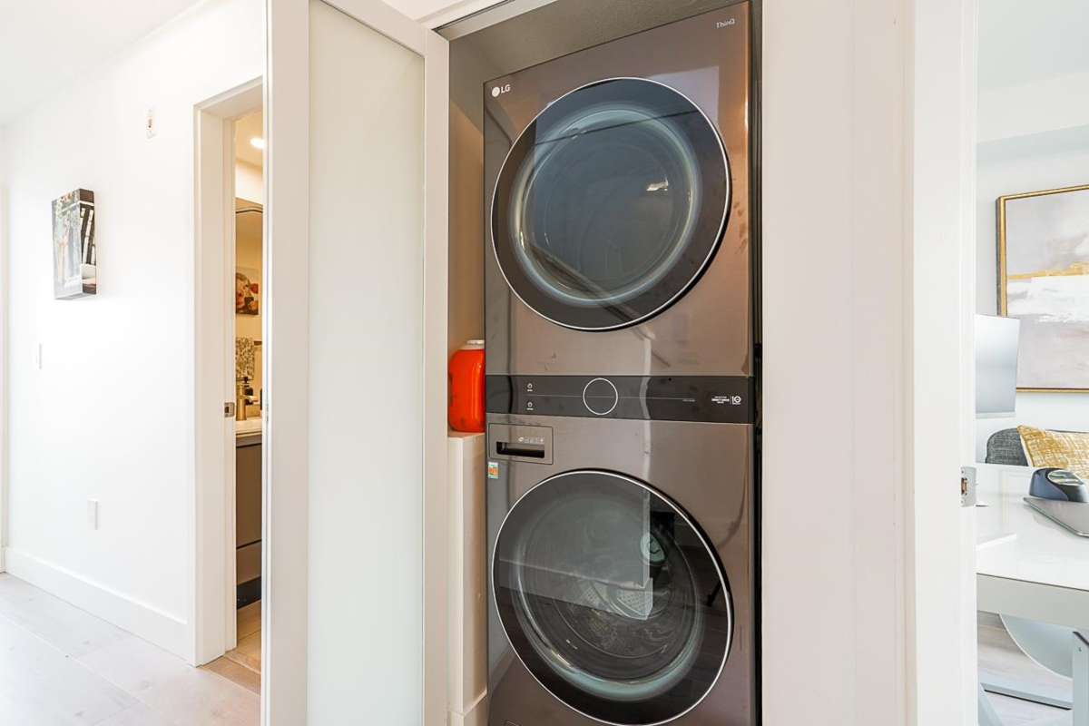 Swimming Pool Photo of 76 728 W 14th Street, North Vancouver, BC